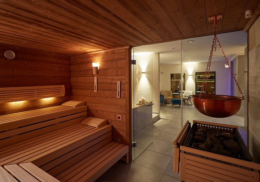 KRONE WELLNESS - Finnische Sauna mit Kräuterkessel